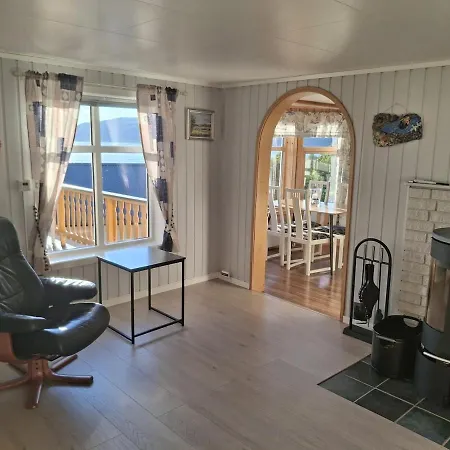 I Rolige Omgivelser Midt I Naturen Villa Tromsø