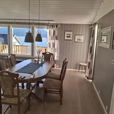 I Rolige Omgivelser Midt I Naturen Villa Tromsø