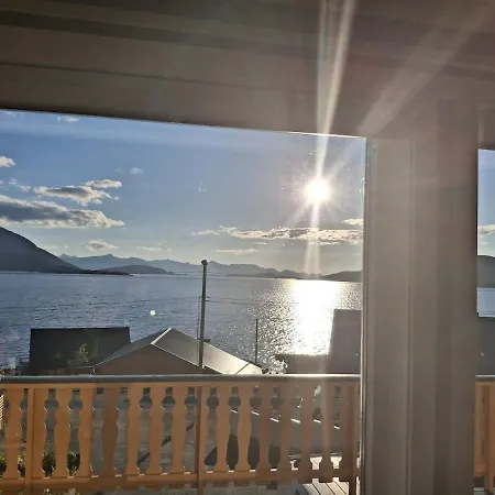 I Rolige Omgivelser Midt I Naturen Villa Tromsø